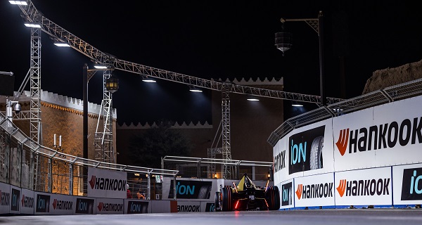 02 VANDOORNE Stoffel (bel), DS Penske, DS E-Tense FE23, action during the 2024 Diriyah E-Prix, 2nd meeting of the 2023-24 ABB FIA Formula E World Championship, on the Riyadh Street Circuit from January 25 to 27, in Diriyah, Saudi Arabia - Photo Germain Hazard / DPPI